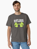 Lift Big eat bigger bulking fitness Classic T Shirt T Shirt Minimal Style