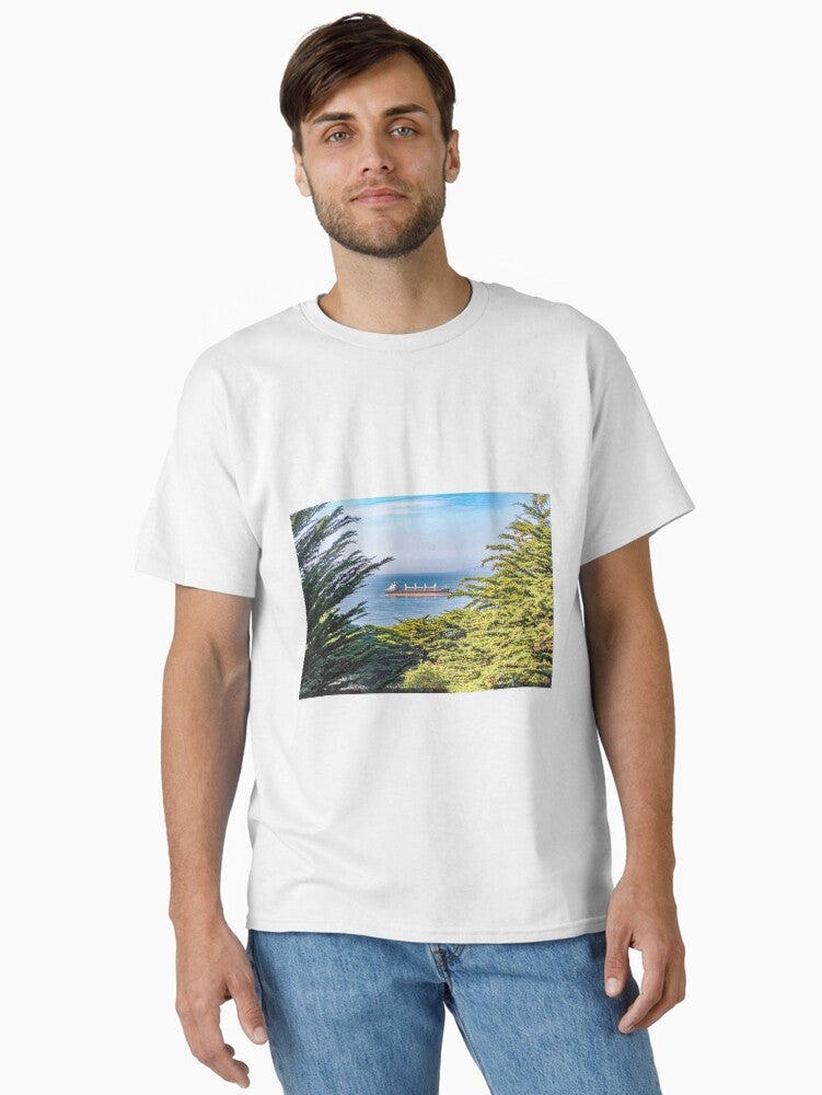 Approaching the Golden Gate Classic T Shirt T Shirt Minimal Style